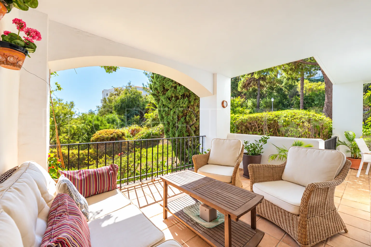 Apartamento planta baja en venta con 3 dormitorios en Altos de La Quinta