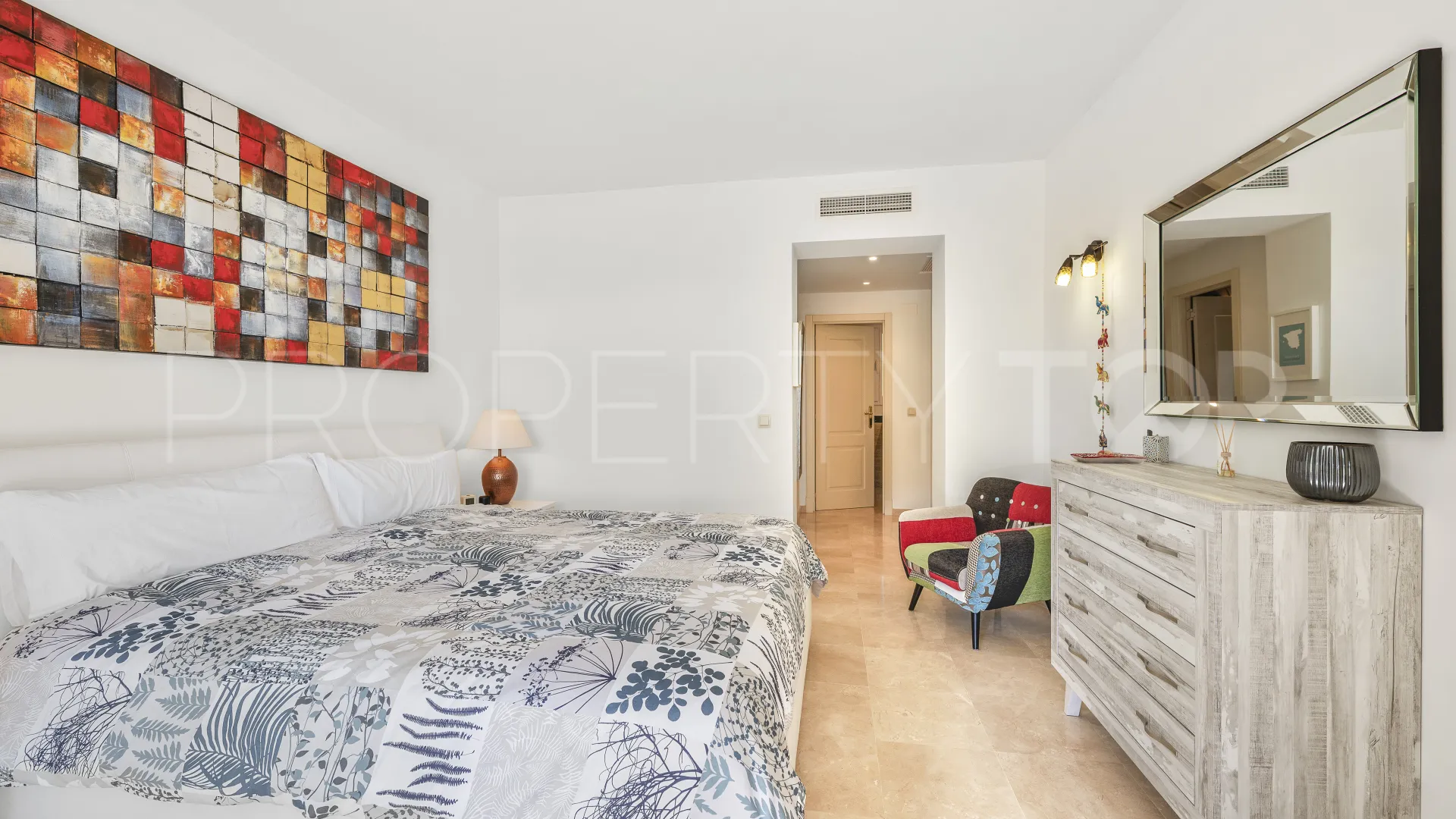 Apartamento planta baja en venta con 3 dormitorios en Altos de La Quinta