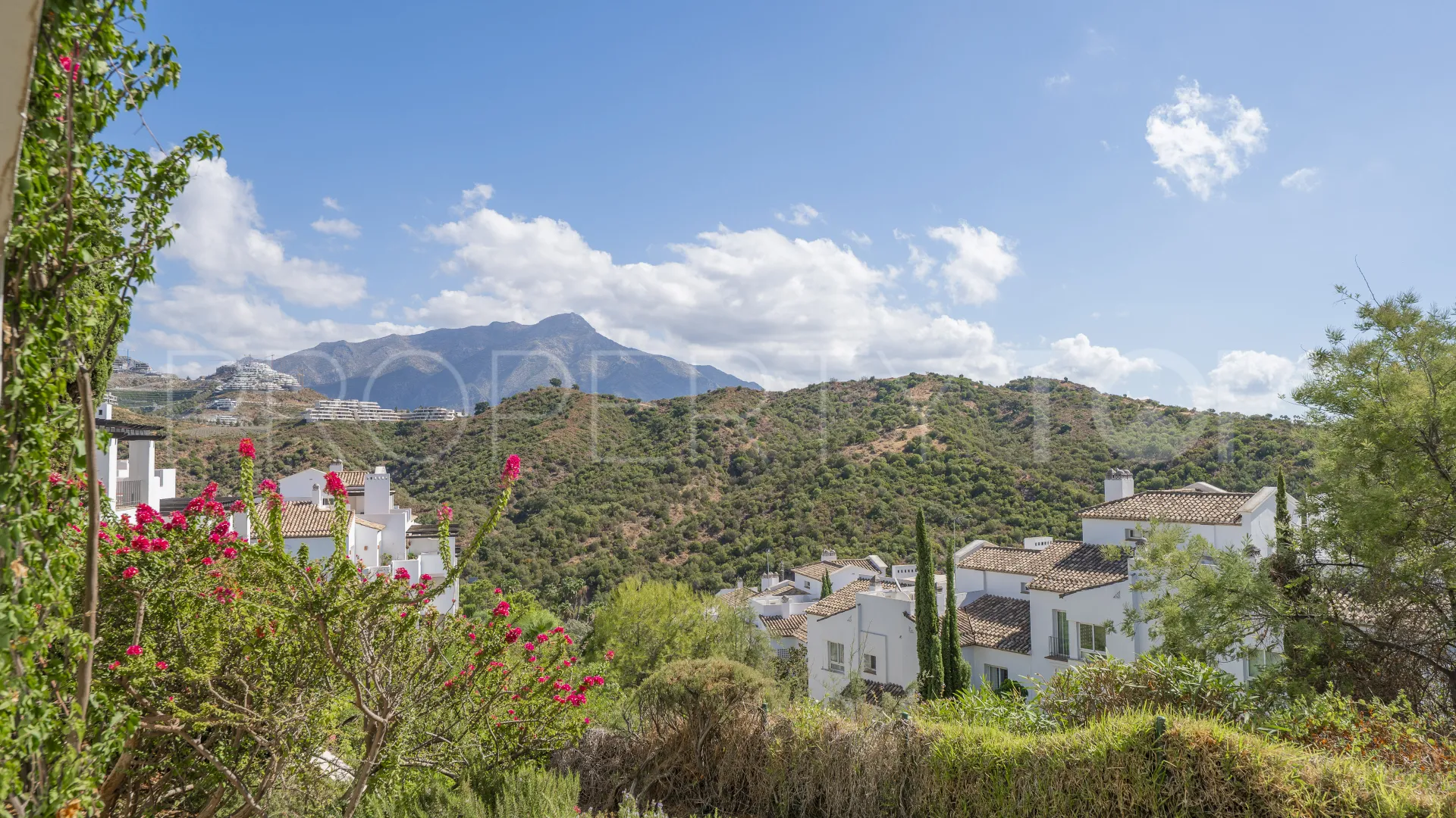 Apartamento planta baja en venta con 3 dormitorios en Altos de La Quinta