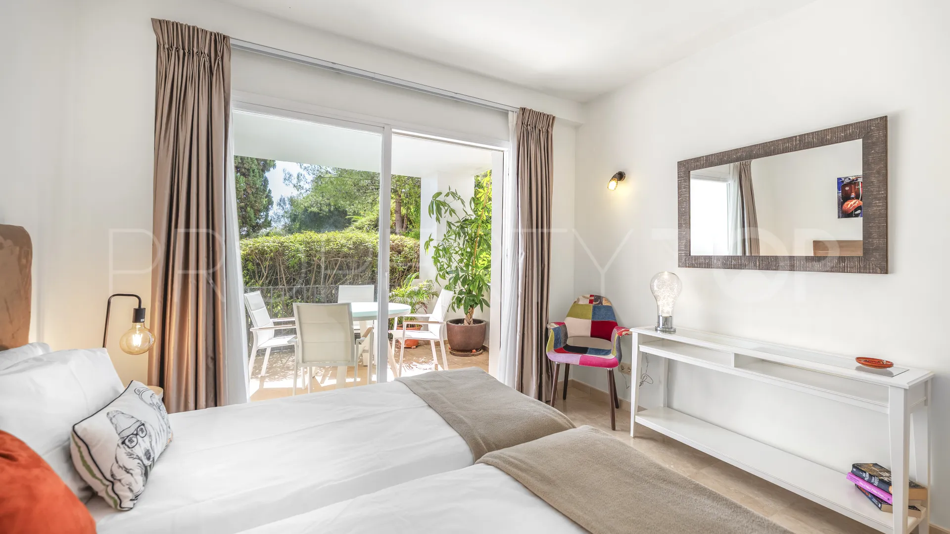 Apartamento planta baja en venta con 3 dormitorios en Altos de La Quinta