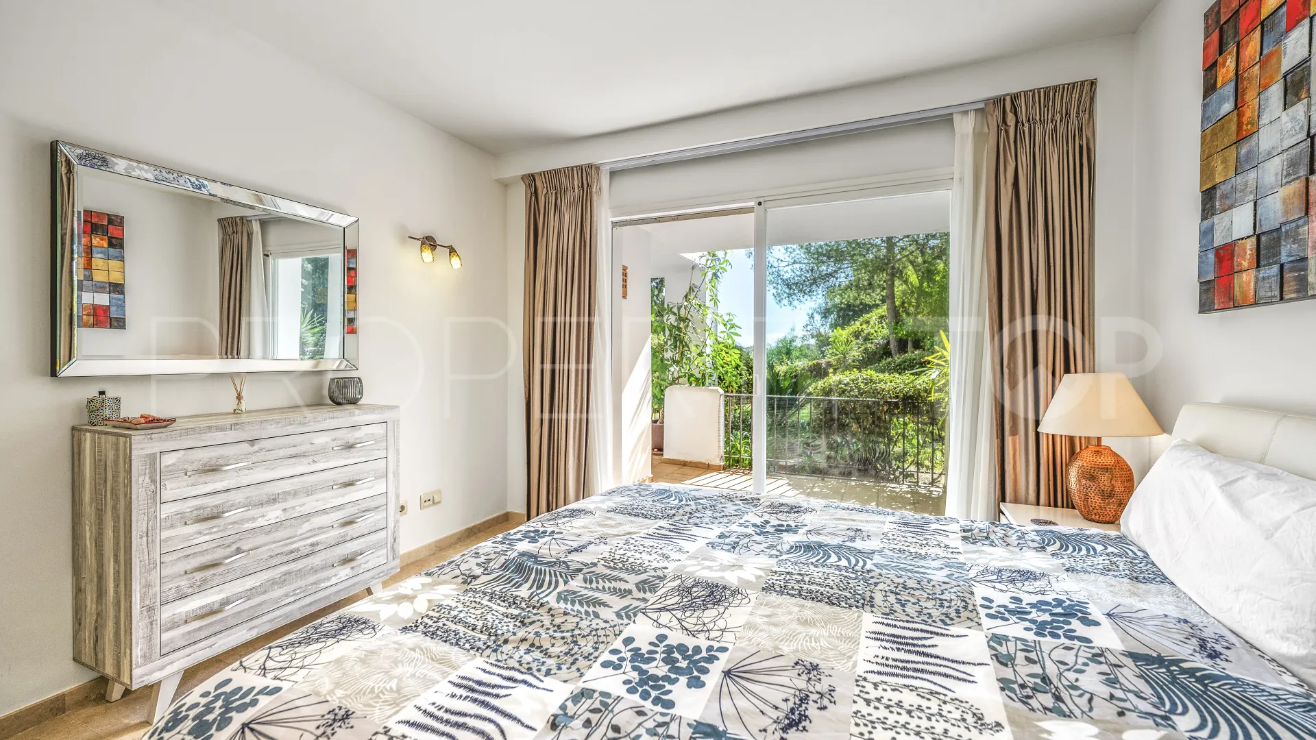 Apartamento planta baja en venta con 3 dormitorios en Altos de La Quinta
