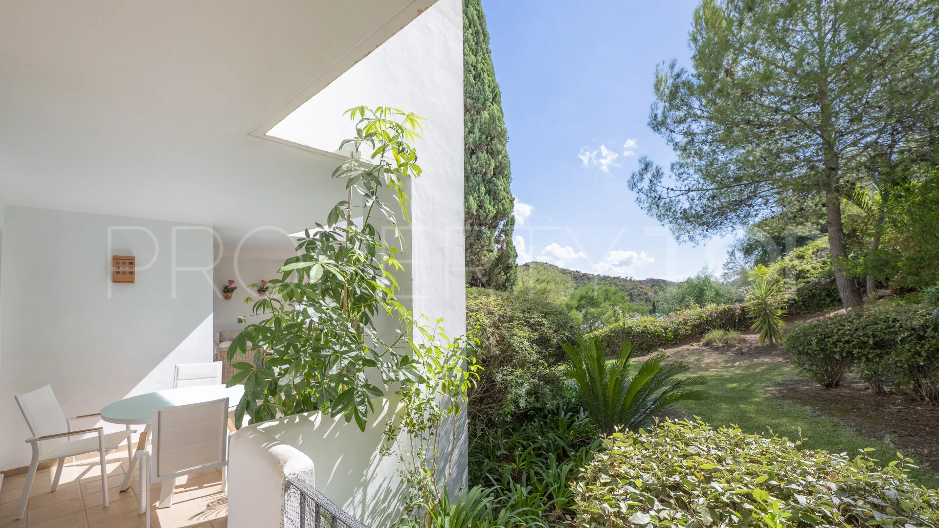 Apartamento planta baja en venta con 3 dormitorios en Altos de La Quinta