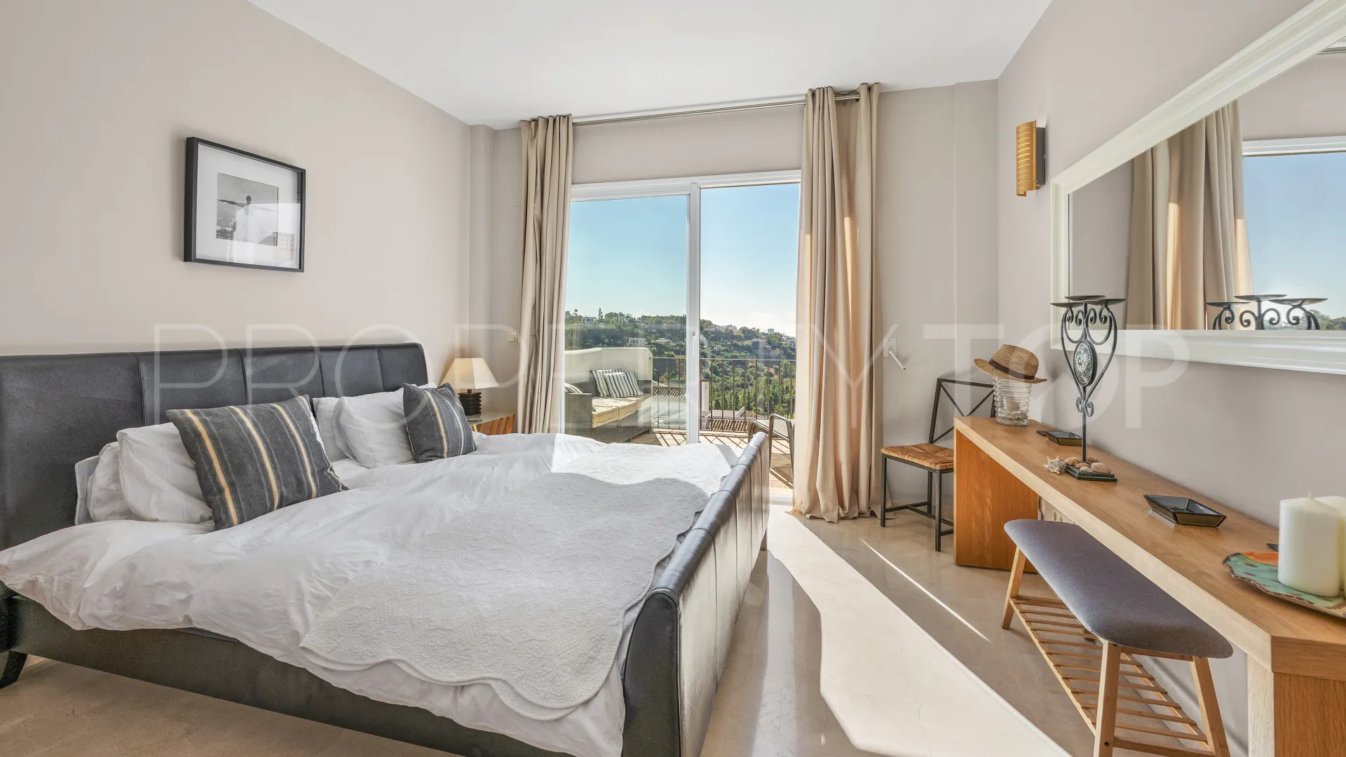 Penthouse for sale in Altos de La Quinta