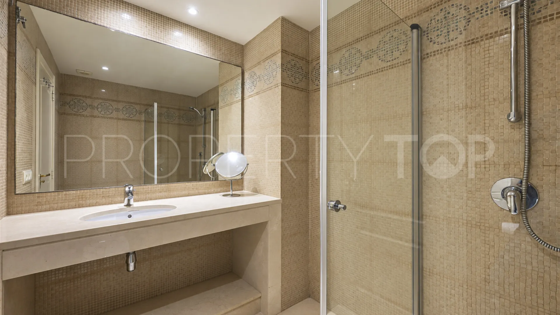 Penthouse for sale in Altos de La Quinta