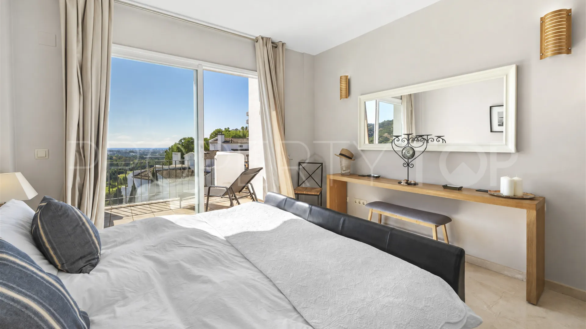 Penthouse for sale in Altos de La Quinta