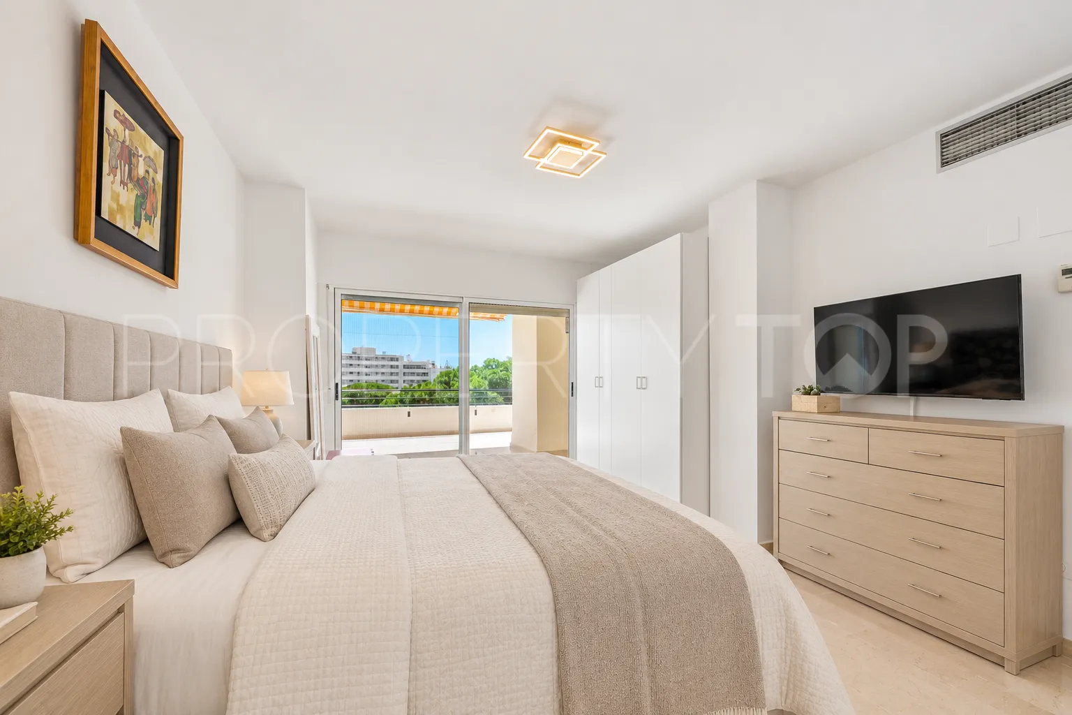 4 bedrooms duplex penthouse in Guadalmina Alta for sale