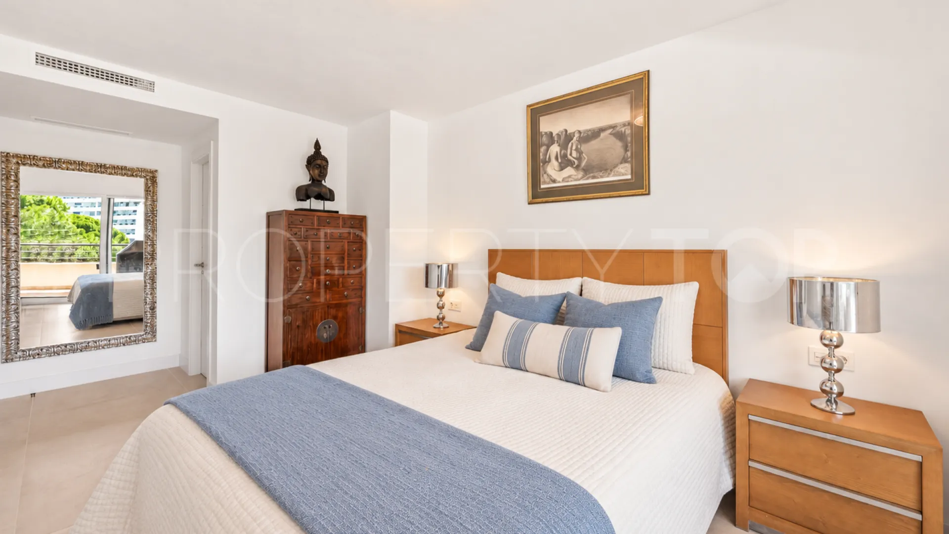 4 bedrooms duplex penthouse in Guadalmina Alta for sale
