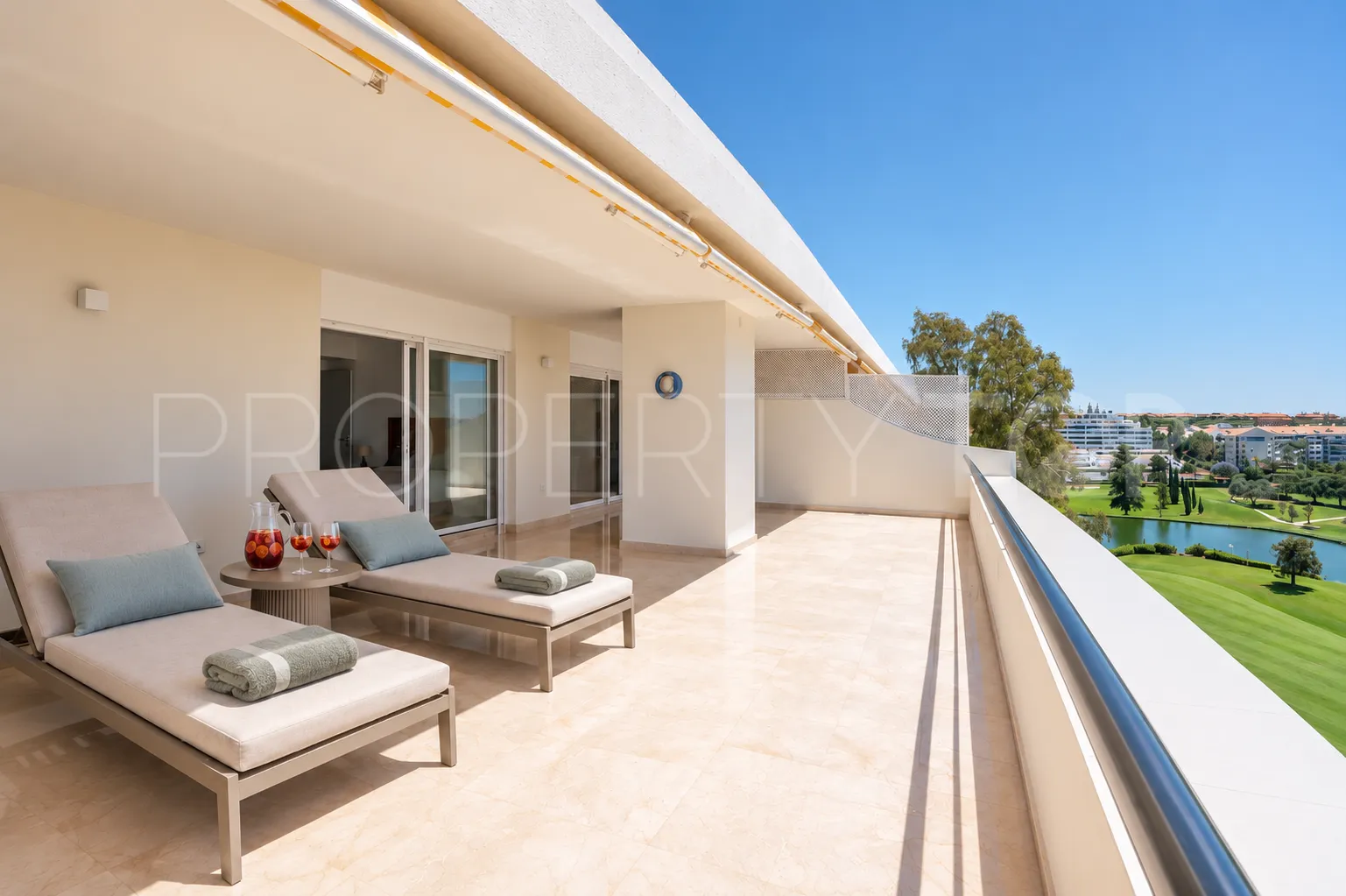 4 bedrooms duplex penthouse in Guadalmina Alta for sale