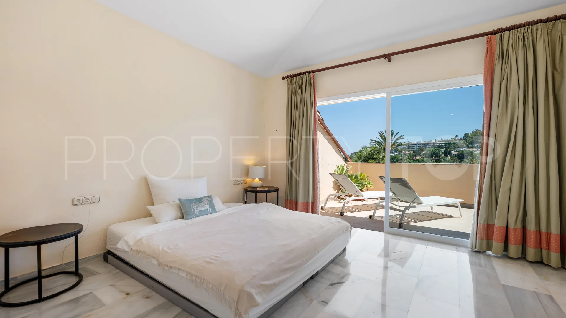Country Club Las Brisas duplex penthouse for sale