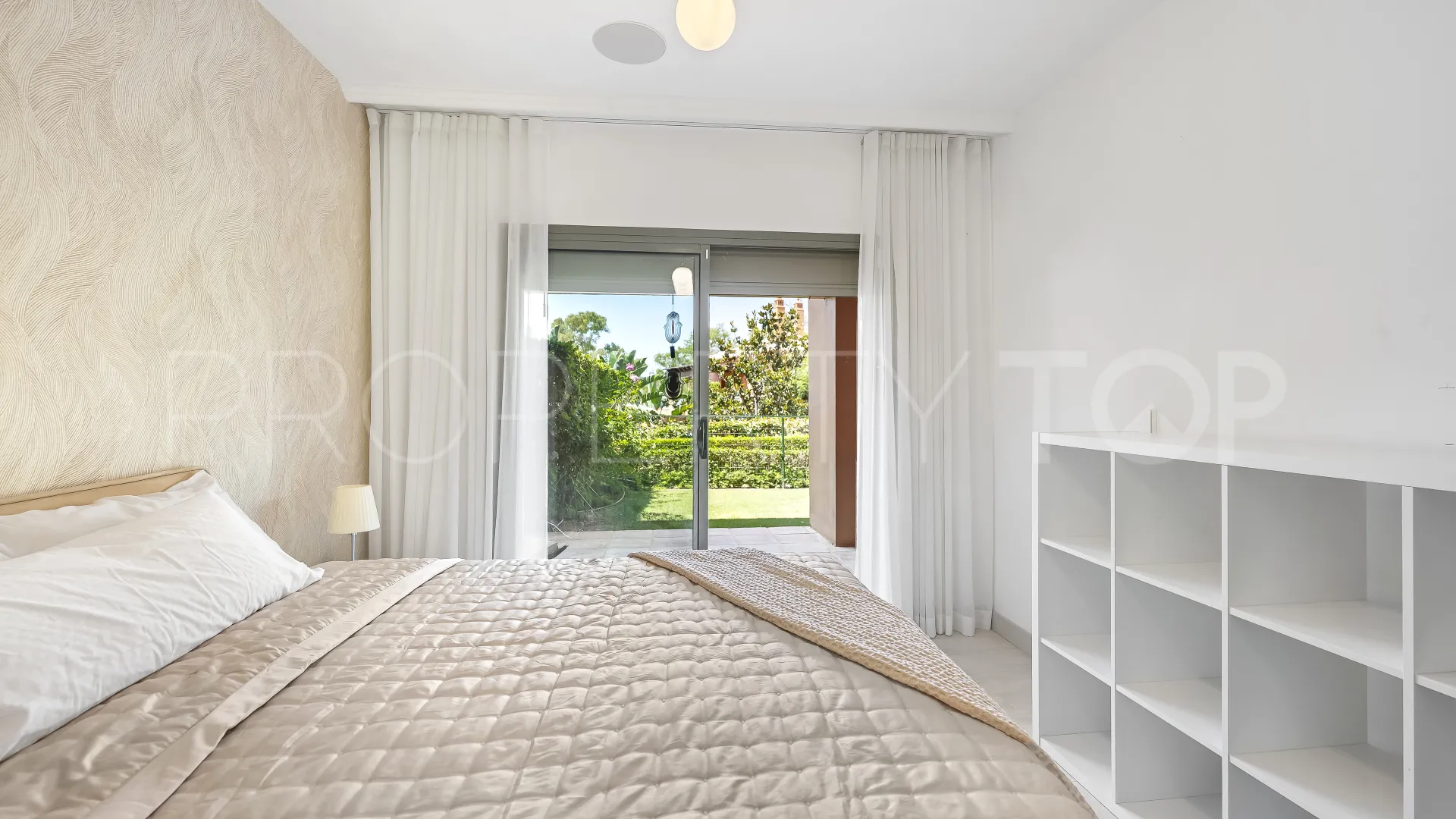 Ground floor apartment with 2 bedrooms for sale in Benatalaya