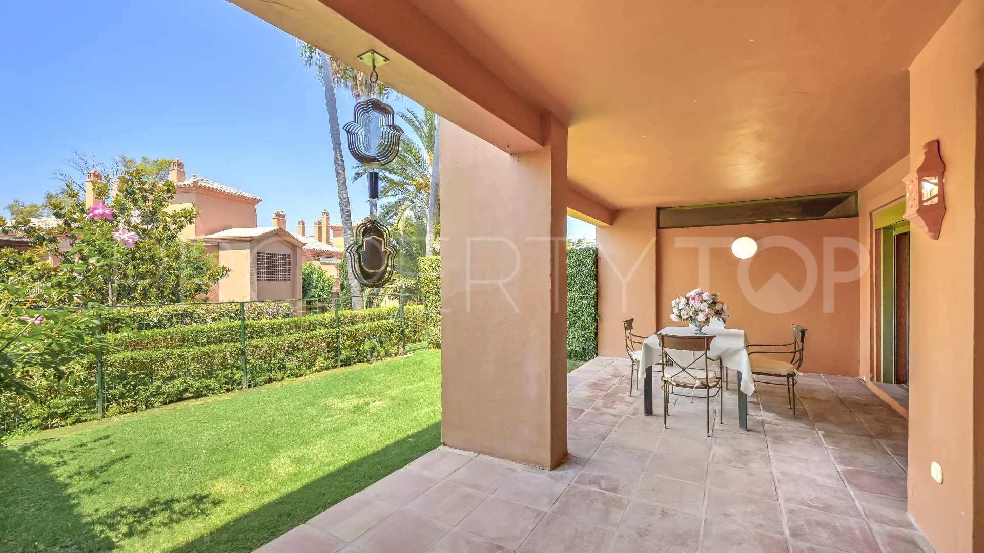 Ground floor apartment with 2 bedrooms for sale in Benatalaya