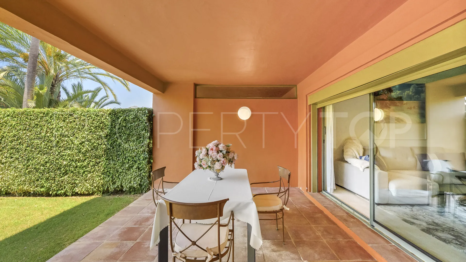Ground floor apartment with 2 bedrooms for sale in Benatalaya