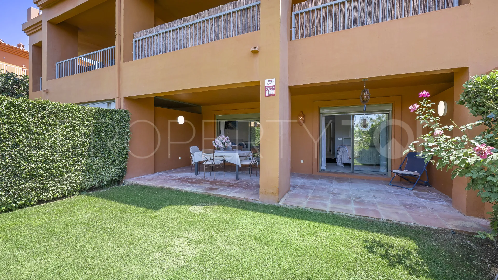 Ground floor apartment with 2 bedrooms for sale in Benatalaya