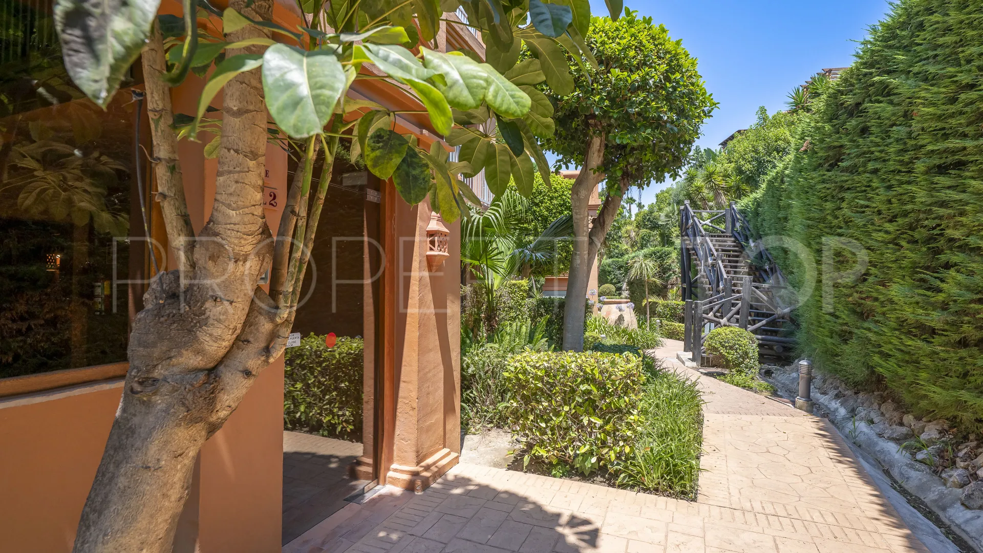 Ground floor apartment with 2 bedrooms for sale in Benatalaya