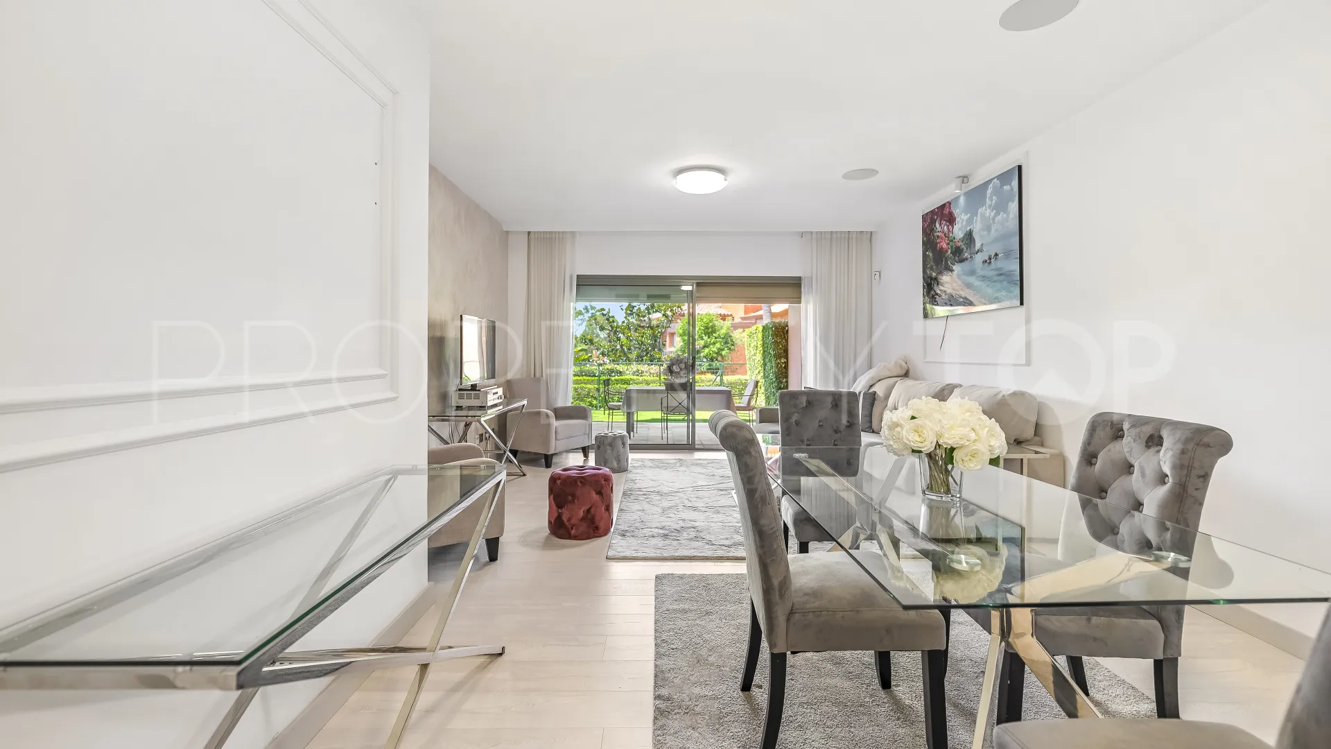 Ground floor apartment with 2 bedrooms for sale in Benatalaya