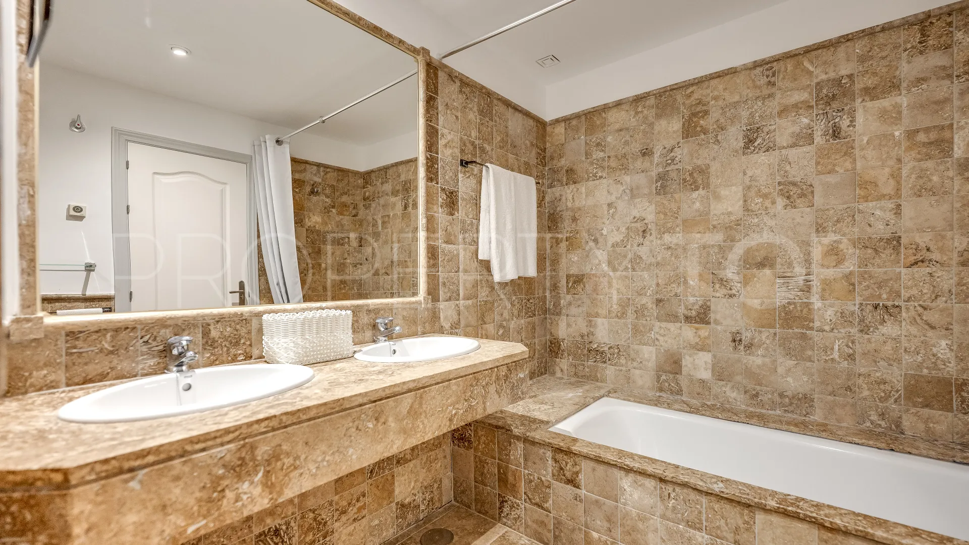Ground floor apartment with 2 bedrooms for sale in Benatalaya