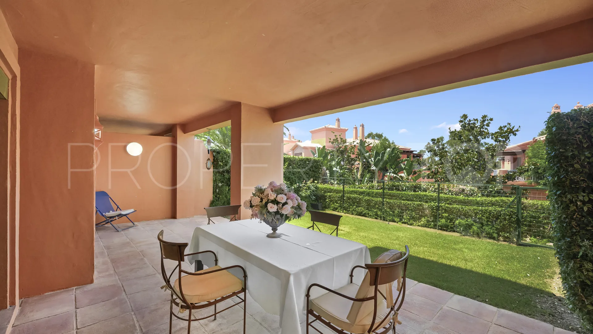 Ground floor apartment with 2 bedrooms for sale in Benatalaya