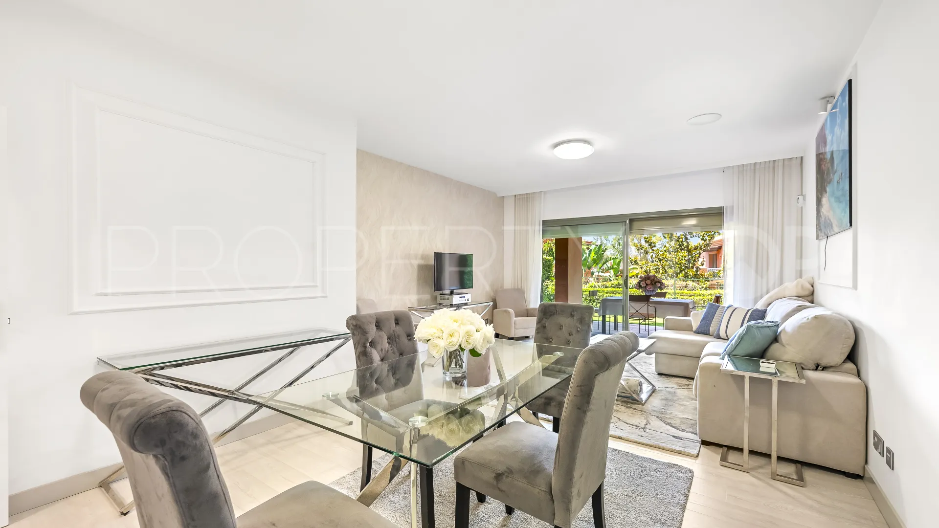 Ground floor apartment with 2 bedrooms for sale in Benatalaya
