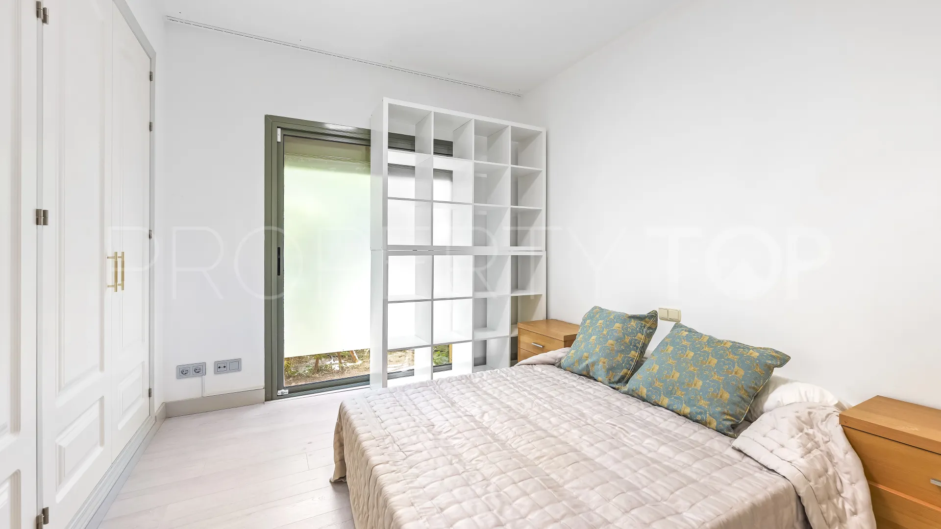 Ground floor apartment with 2 bedrooms for sale in Benatalaya