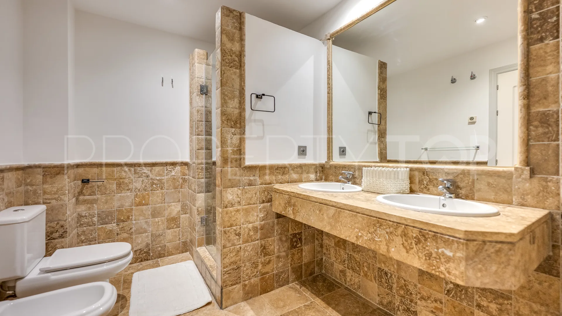 Ground floor apartment with 2 bedrooms for sale in Benatalaya