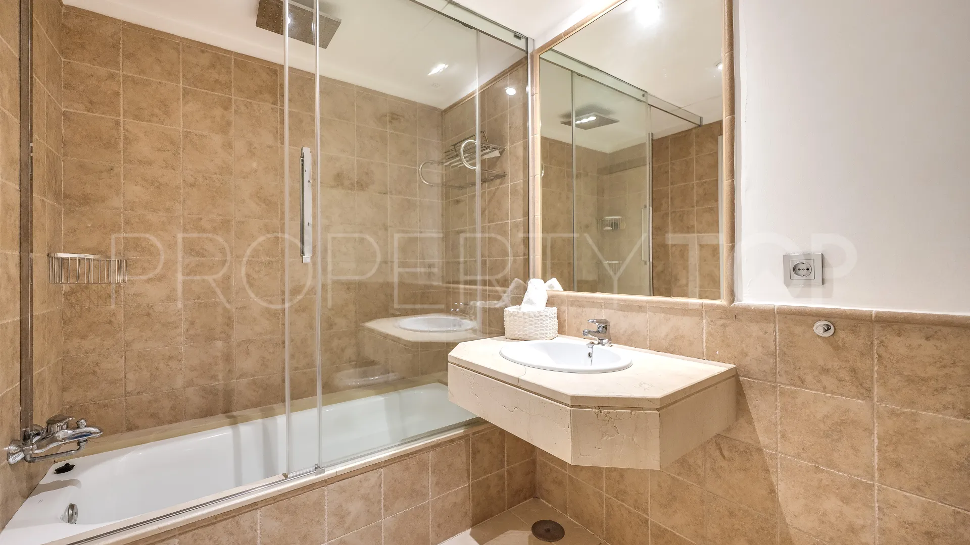 Ground floor apartment with 2 bedrooms for sale in Benatalaya