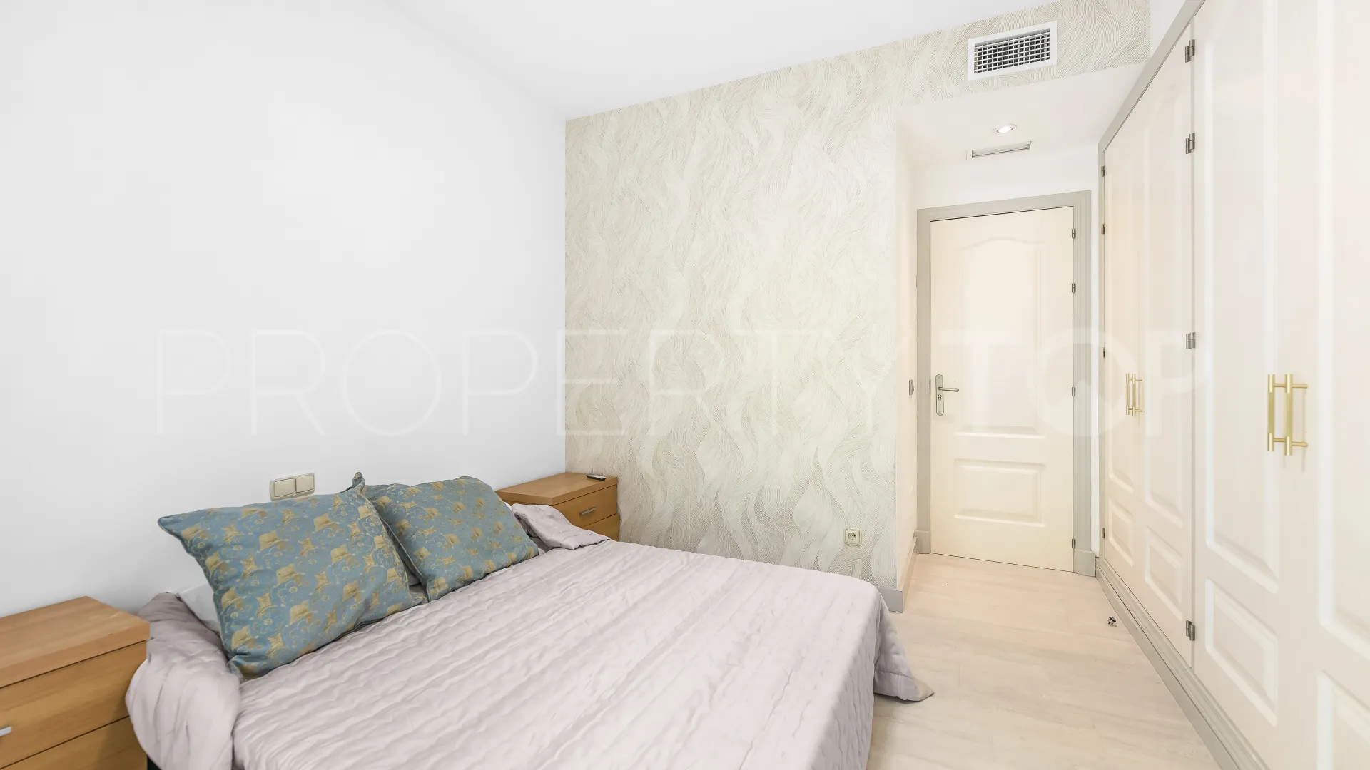 Ground floor apartment with 2 bedrooms for sale in Benatalaya