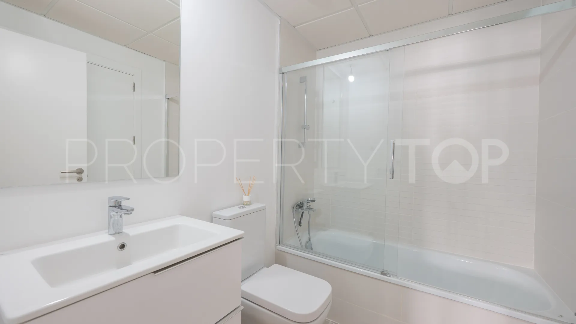 Ground floor apartment for sale in Aqua Gardens