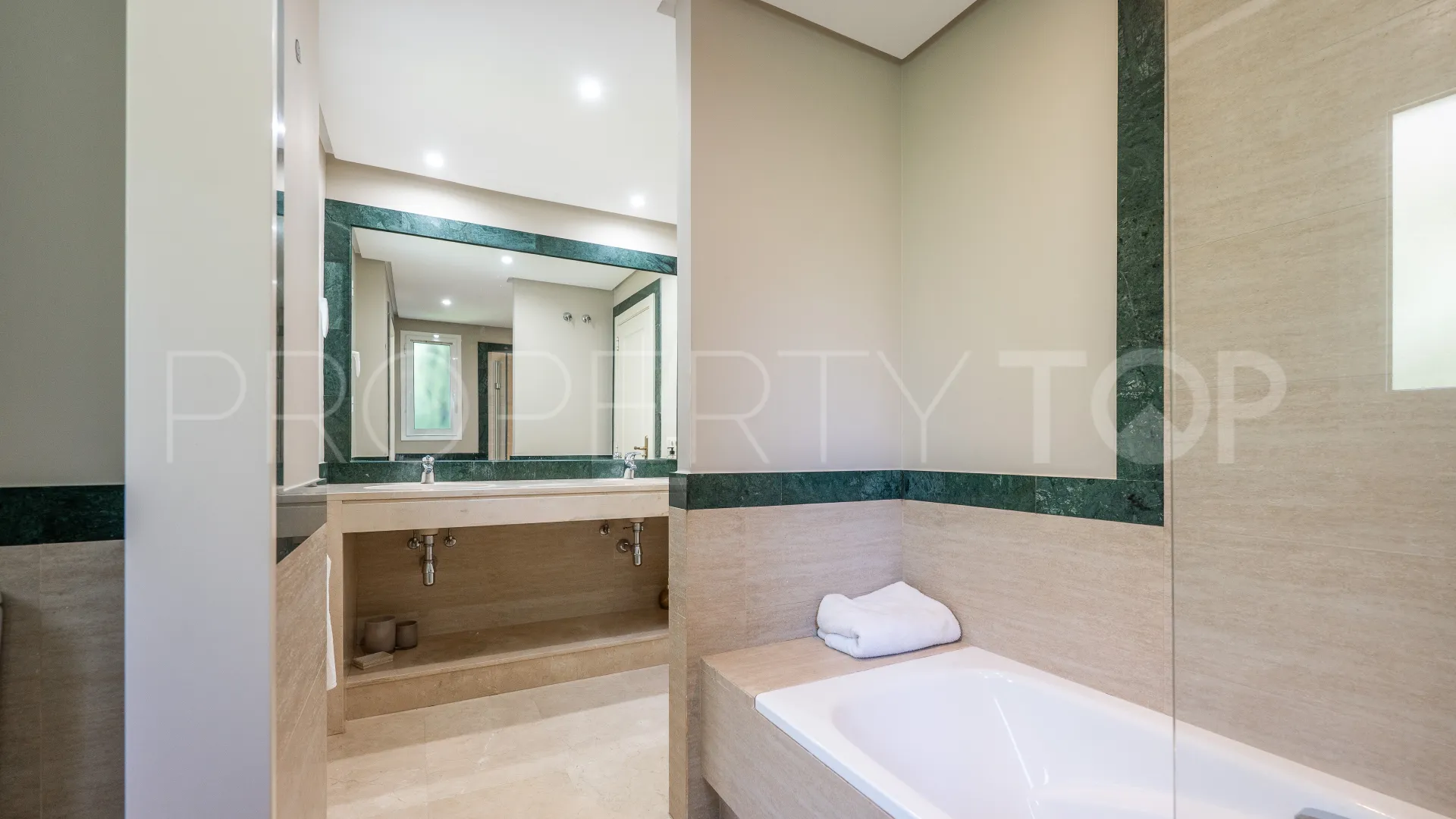 Apartamento de 3 dormitorios en venta en Altos de La Quinta