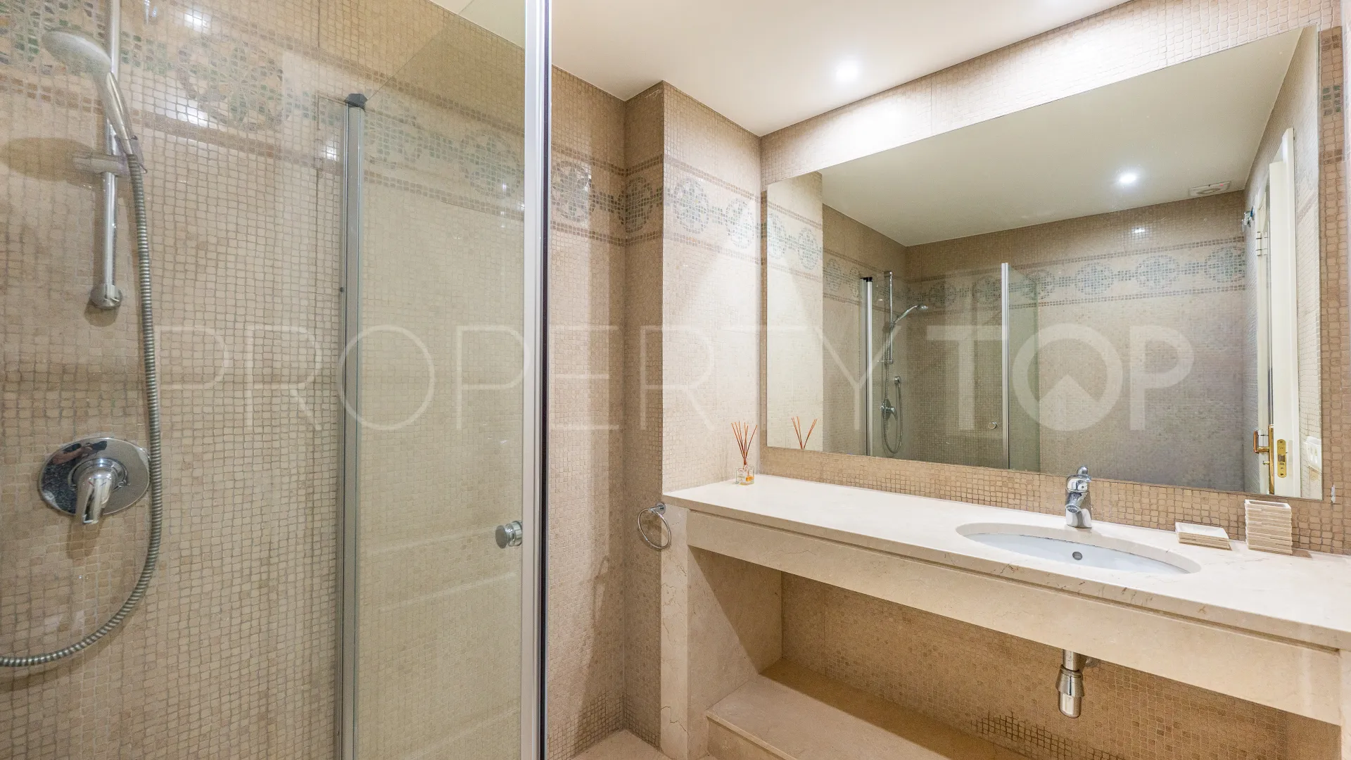 Apartamento de 3 dormitorios en venta en Altos de La Quinta