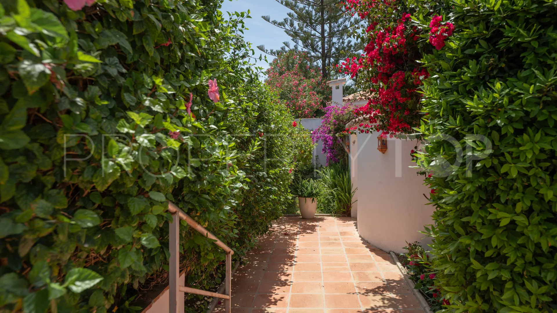 5 bedrooms villa for sale in San Pedro Playa