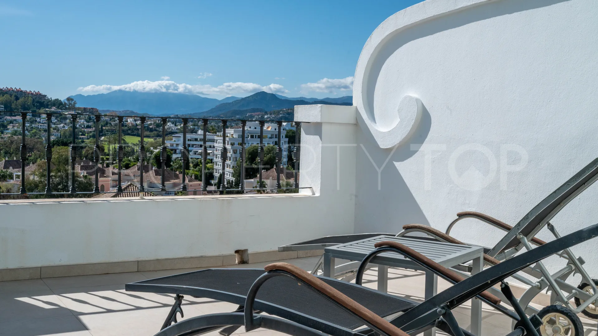 Aloha Pueblo, adosado a la venta con 3 dormitorios