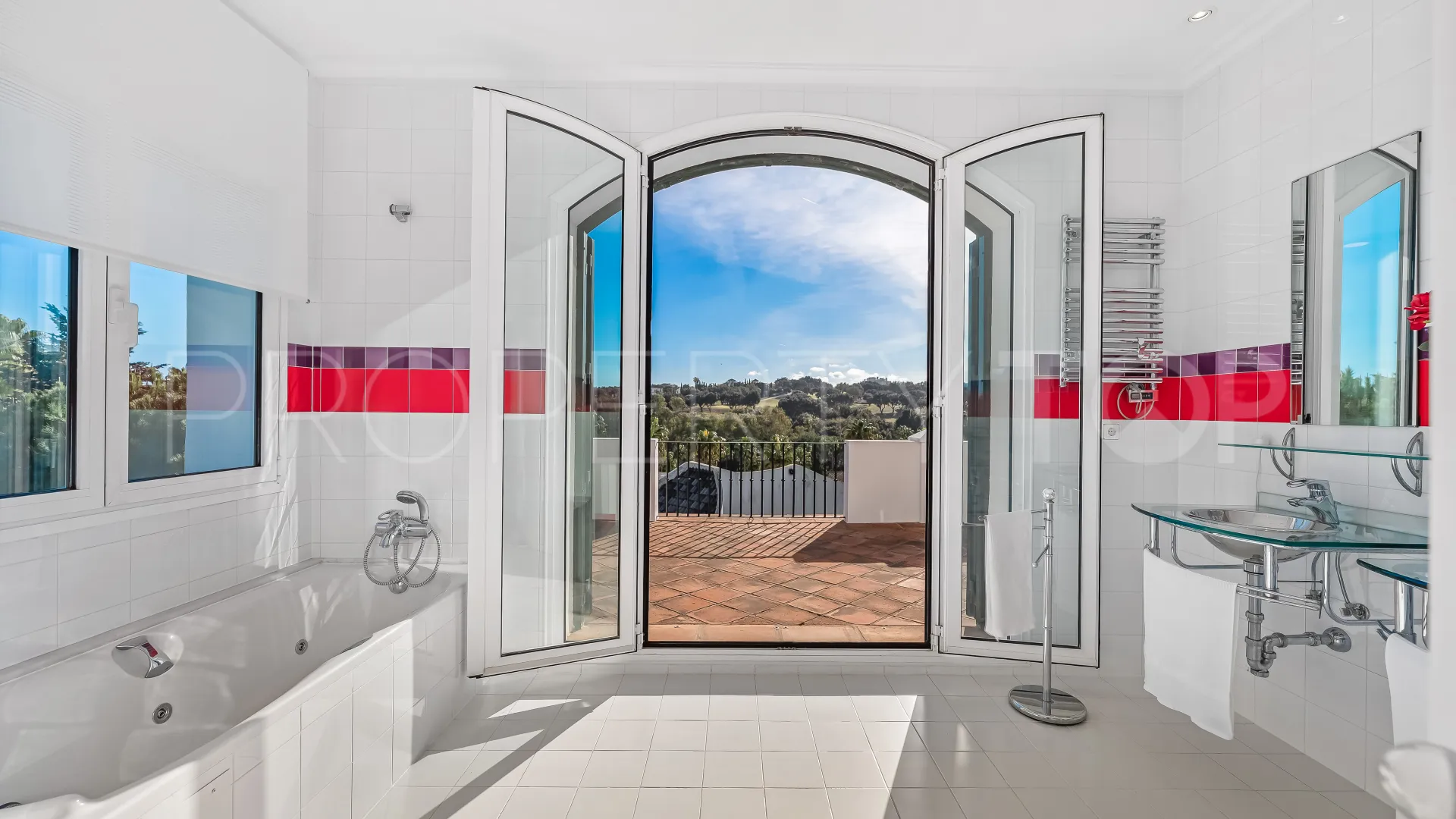 For sale villa with 6 bedrooms in Zona F