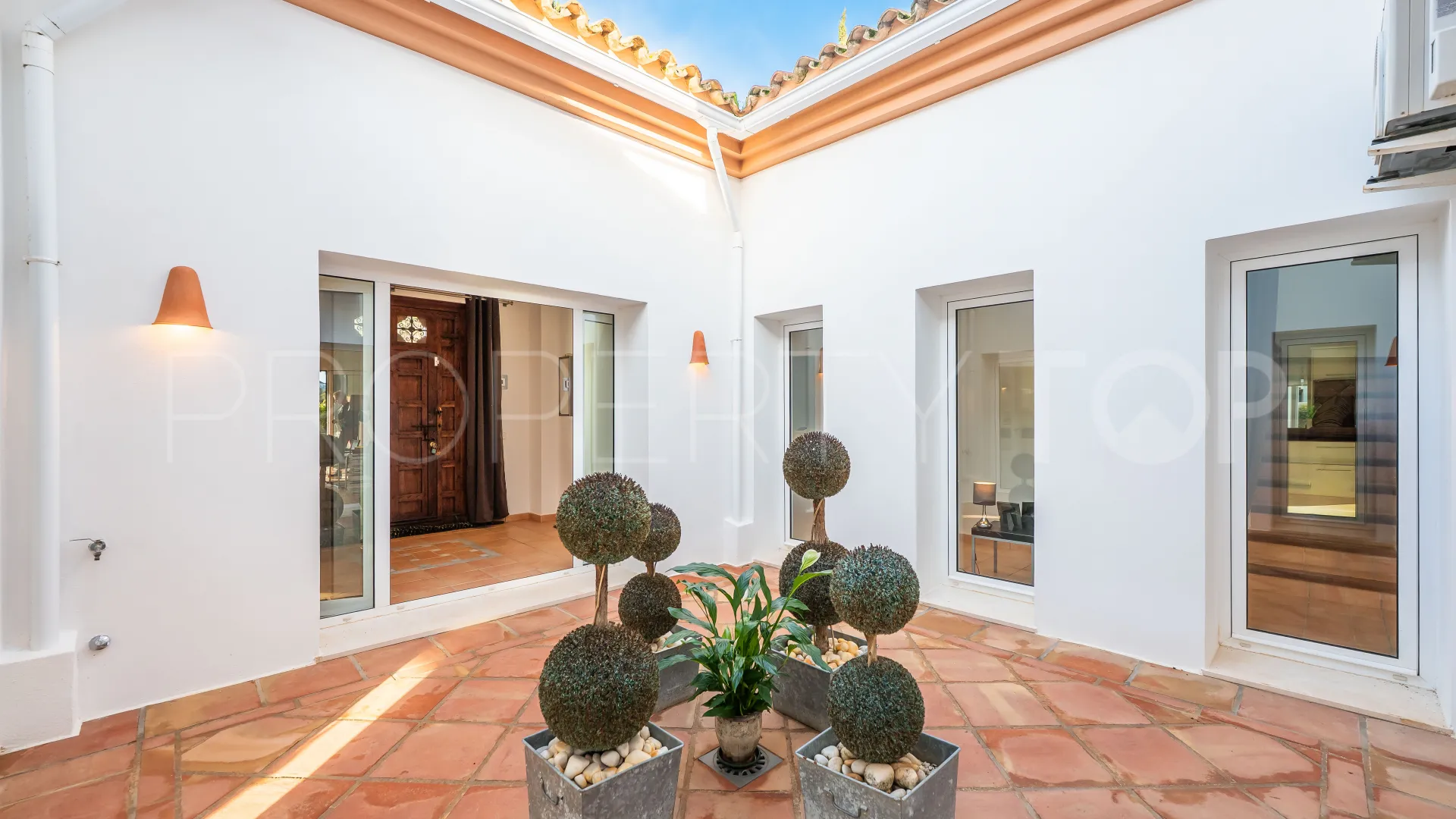For sale villa with 6 bedrooms in Zona F