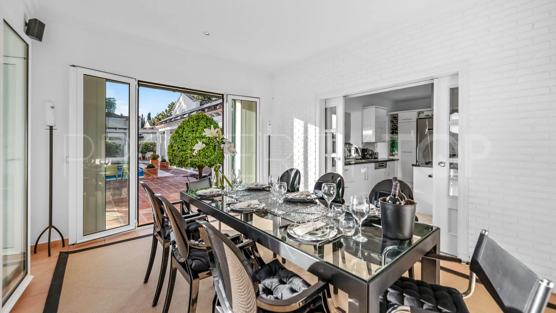 For sale villa with 6 bedrooms in Zona F