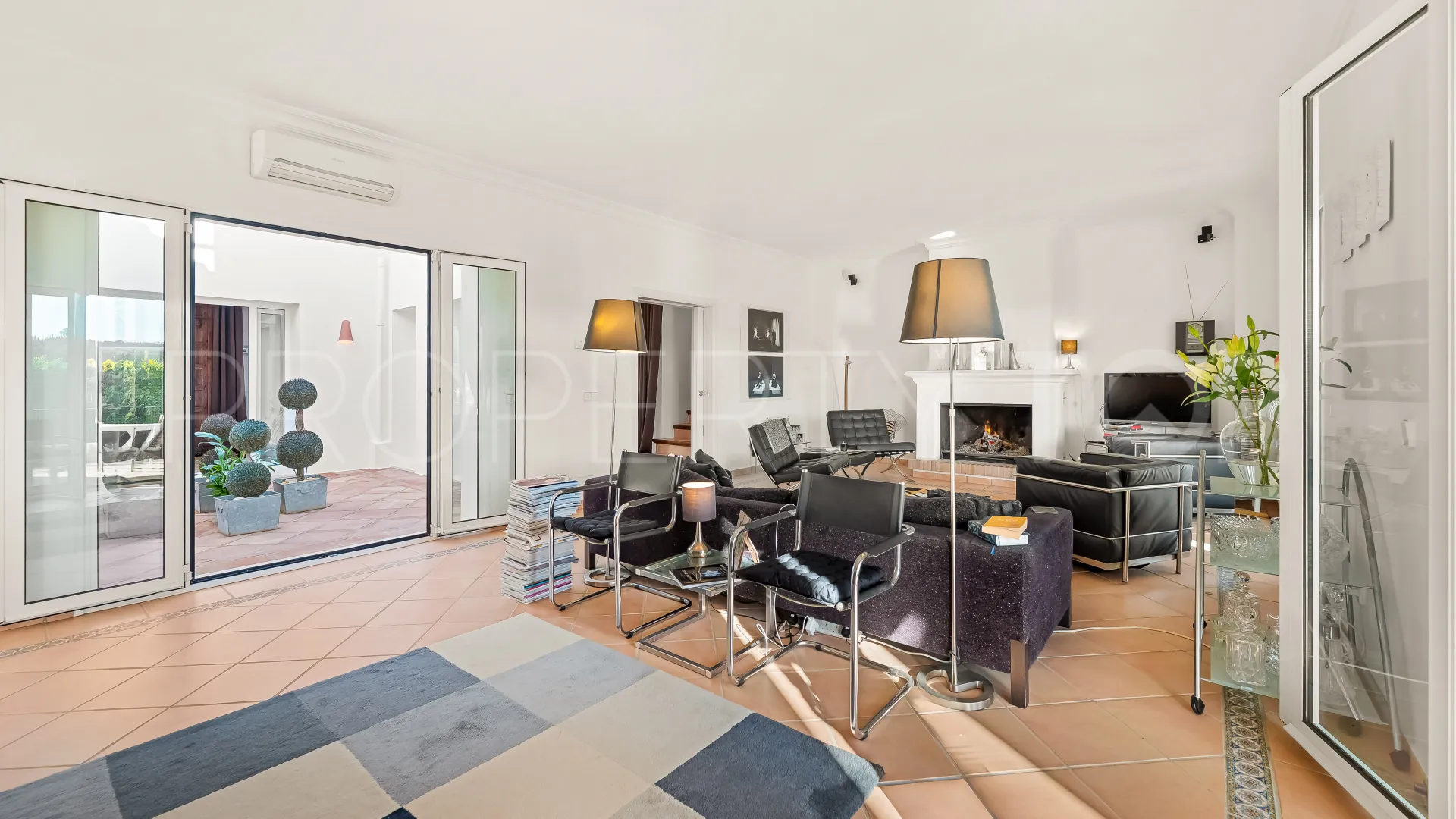For sale villa with 6 bedrooms in Zona F