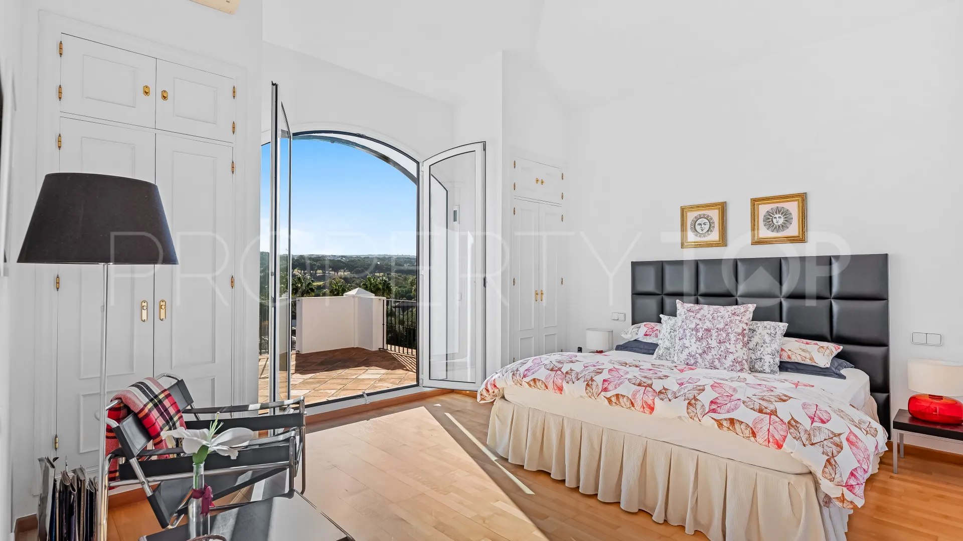 For sale villa with 6 bedrooms in Zona F