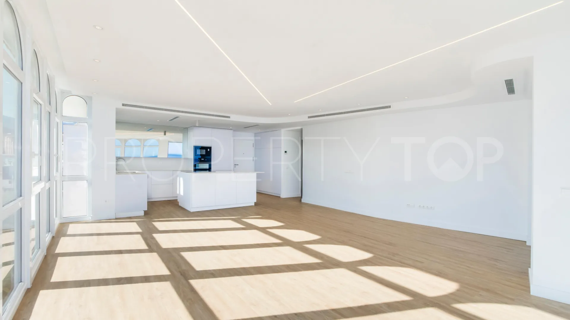For sale apartment in Estepona