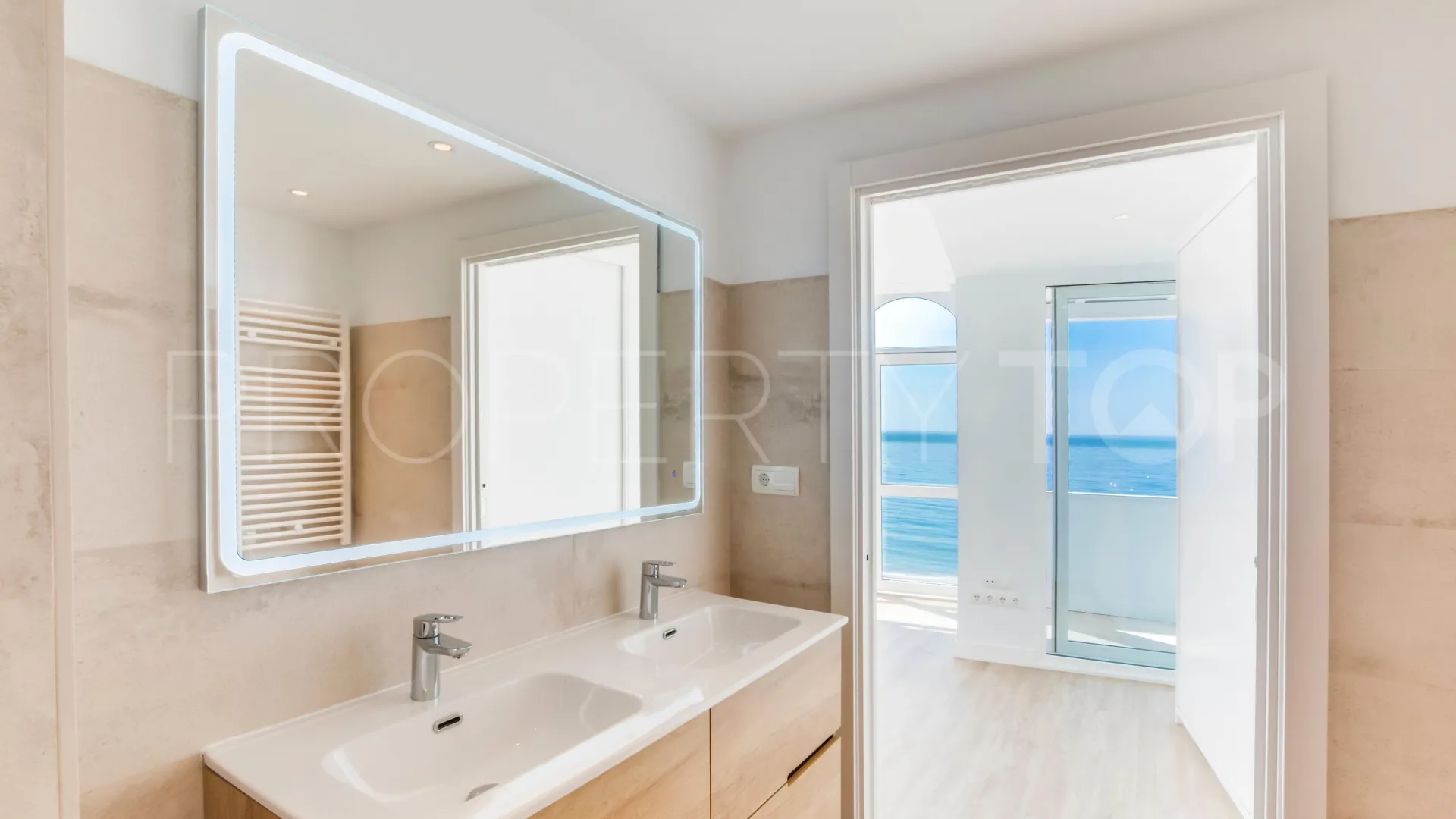 For sale apartment in Estepona