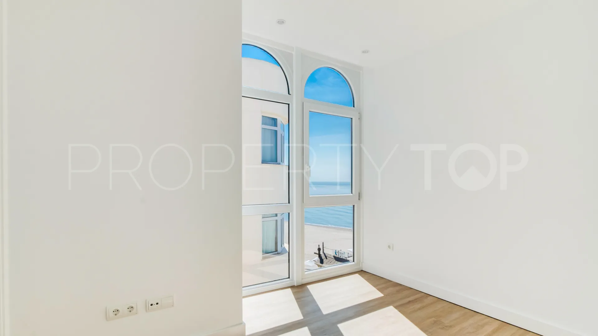 For sale apartment in Estepona