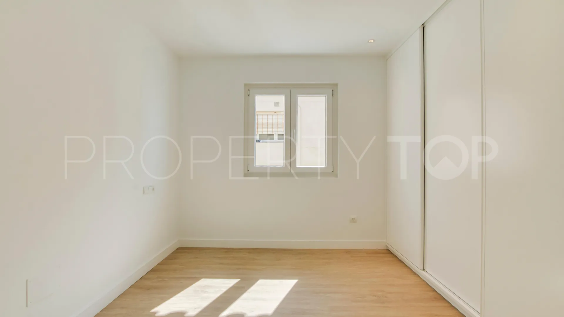 For sale apartment in Estepona