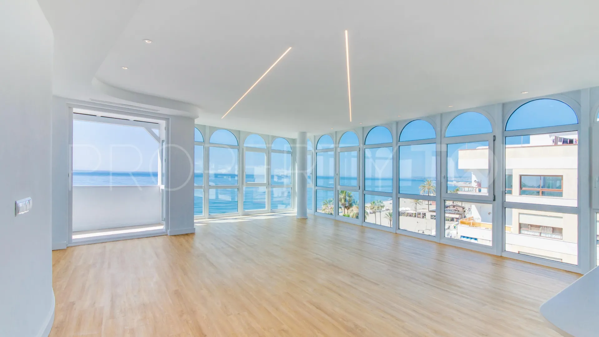 For sale apartment in Estepona