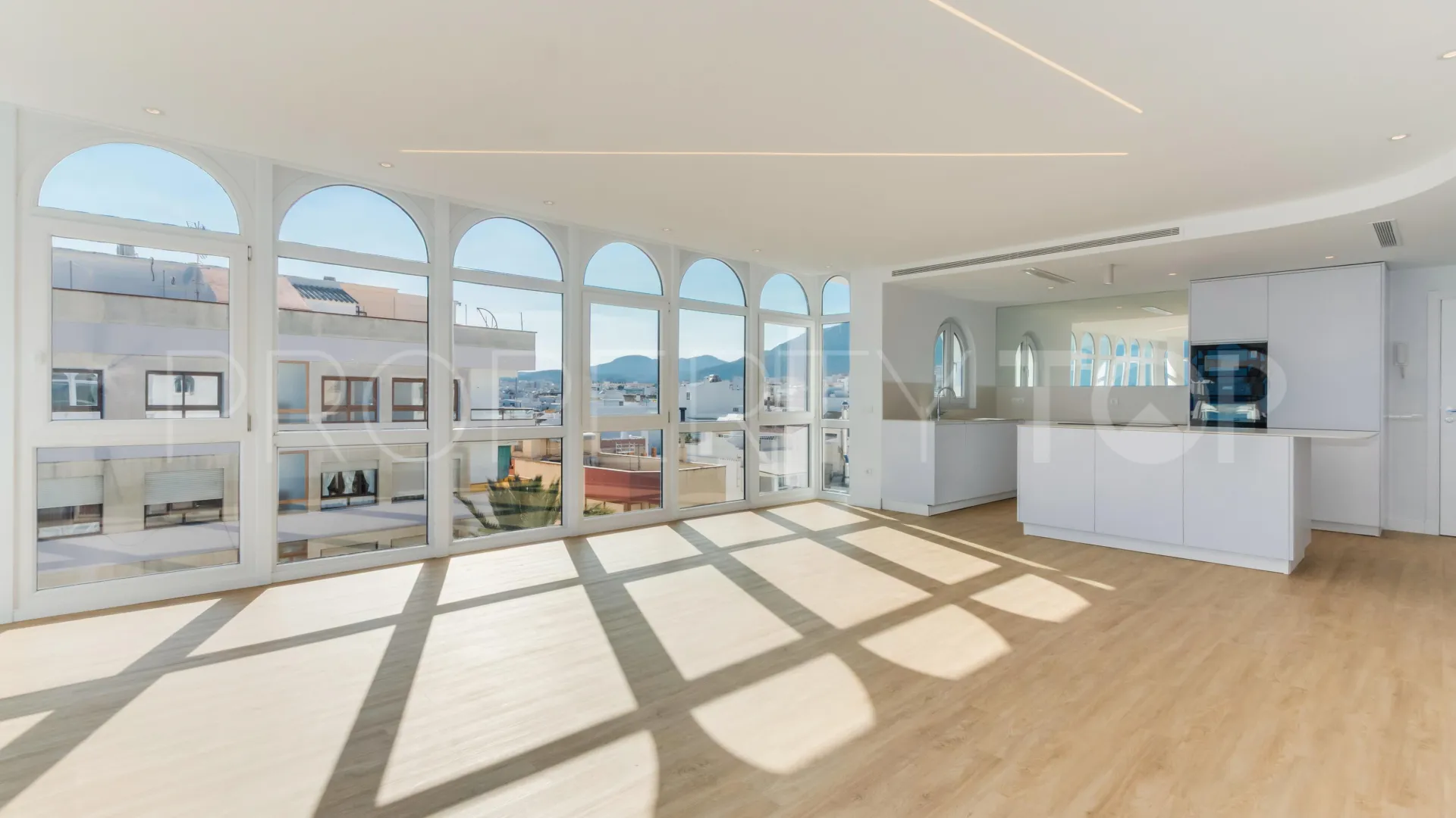 For sale apartment in Estepona