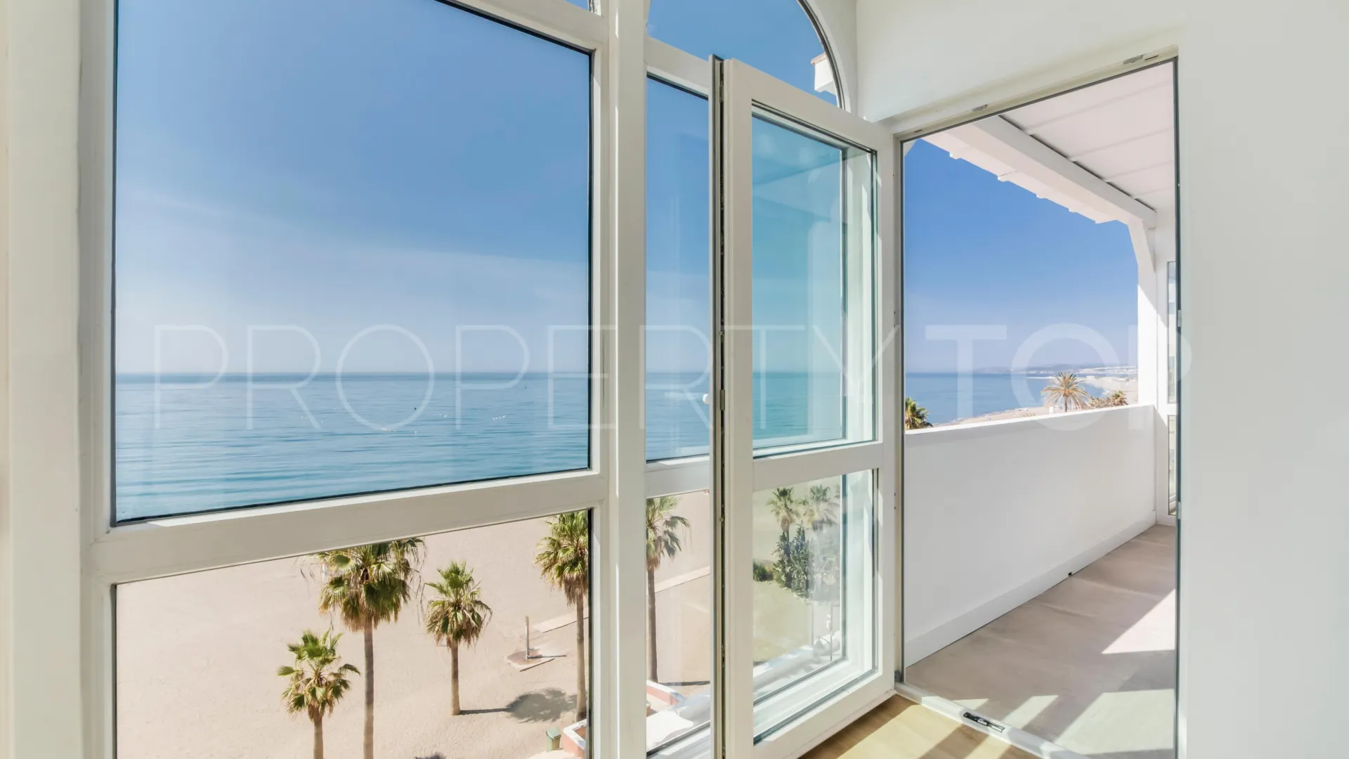 For sale apartment in Estepona