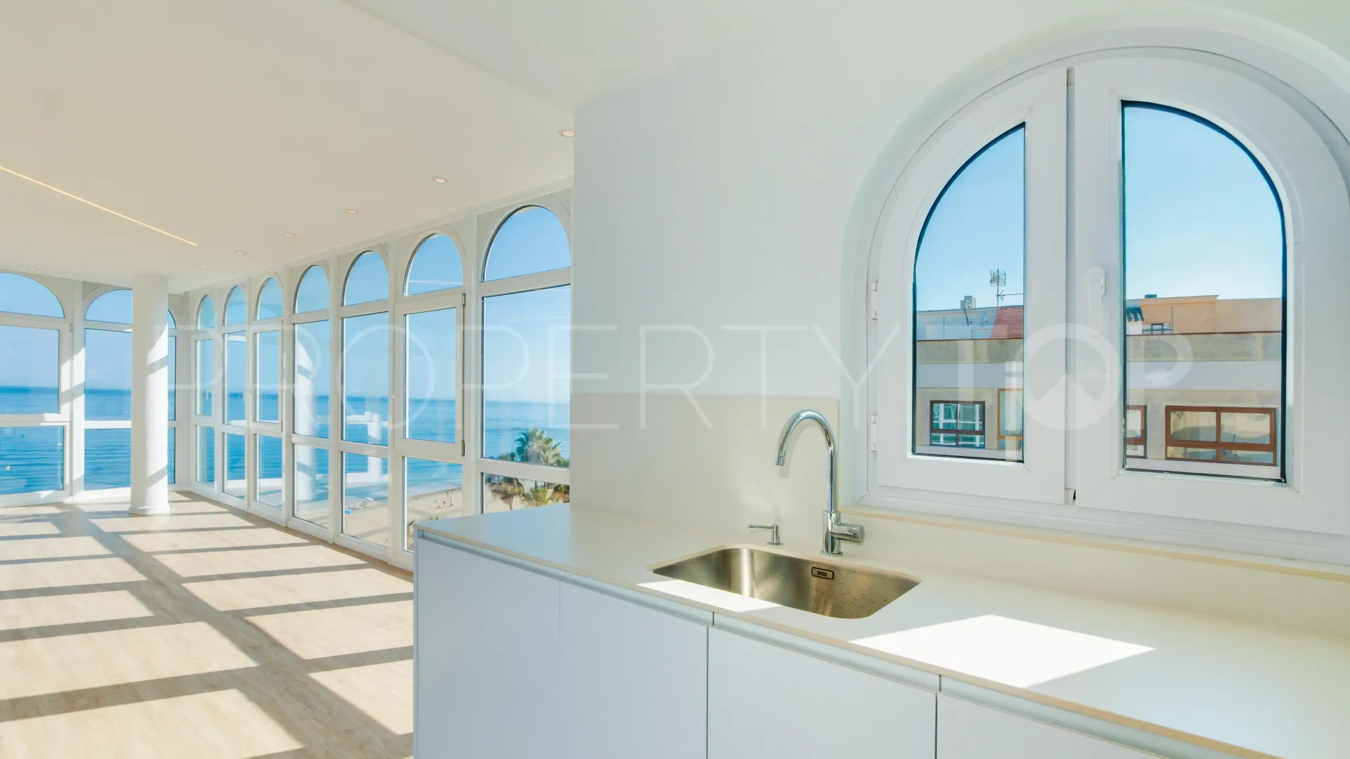 For sale apartment in Estepona