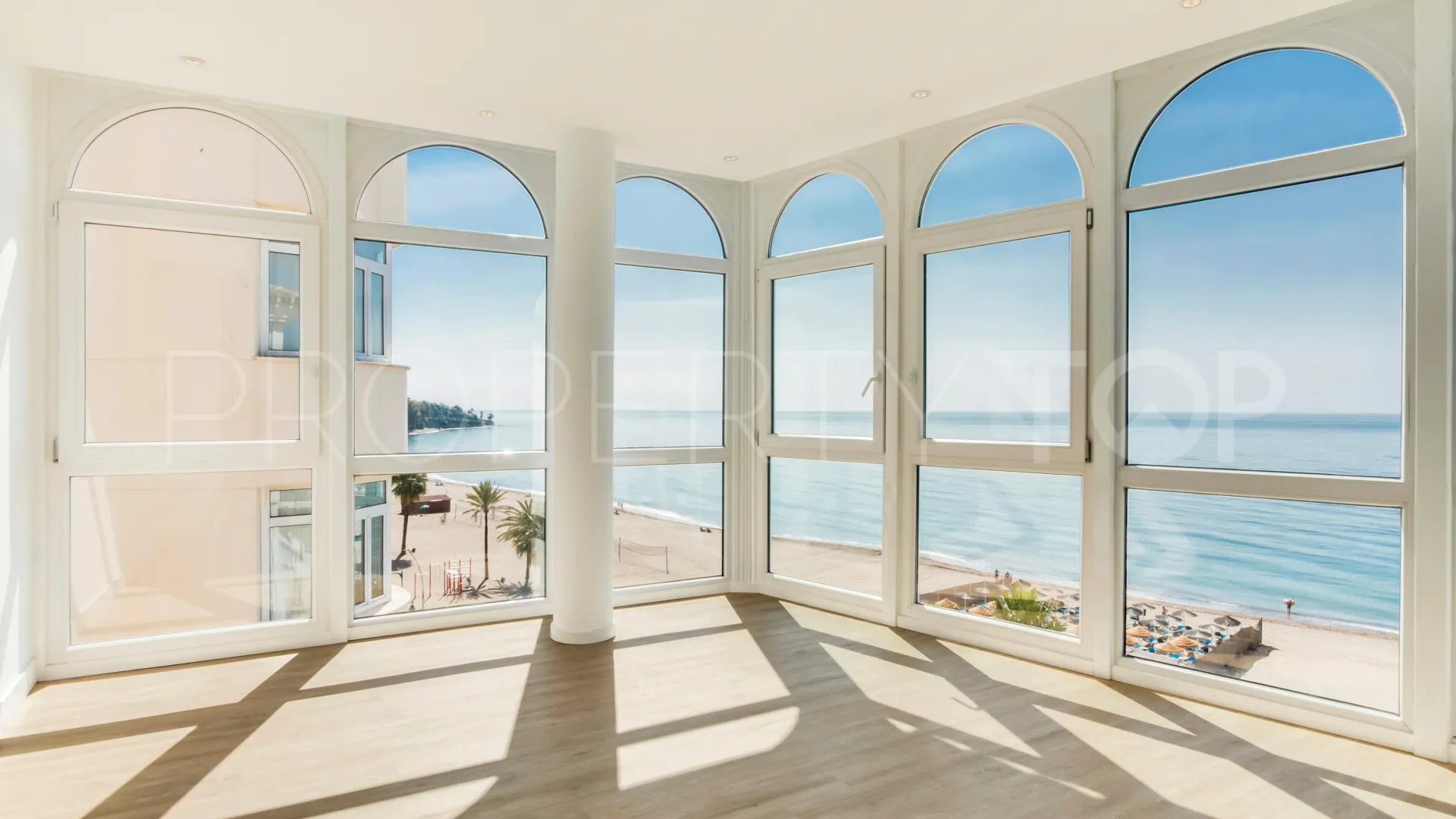 For sale apartment in Estepona