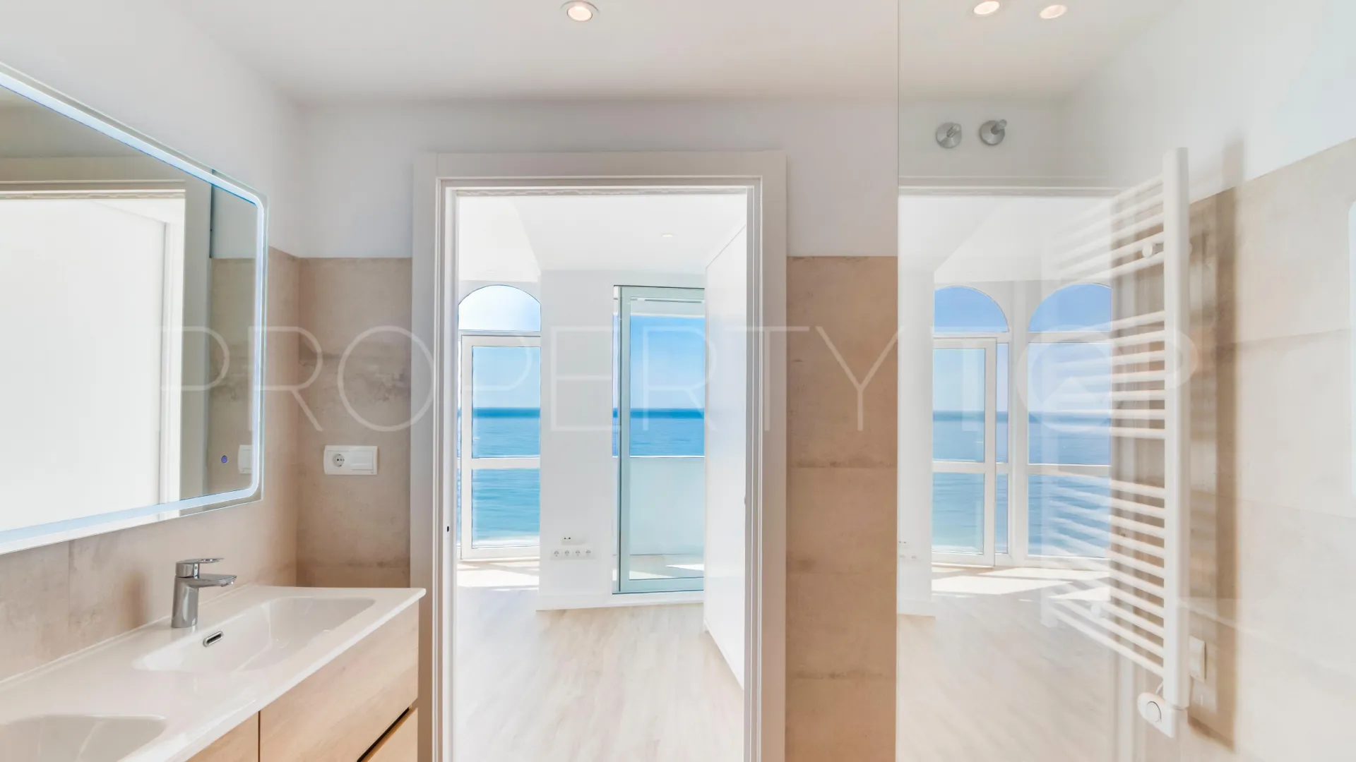 For sale apartment in Estepona