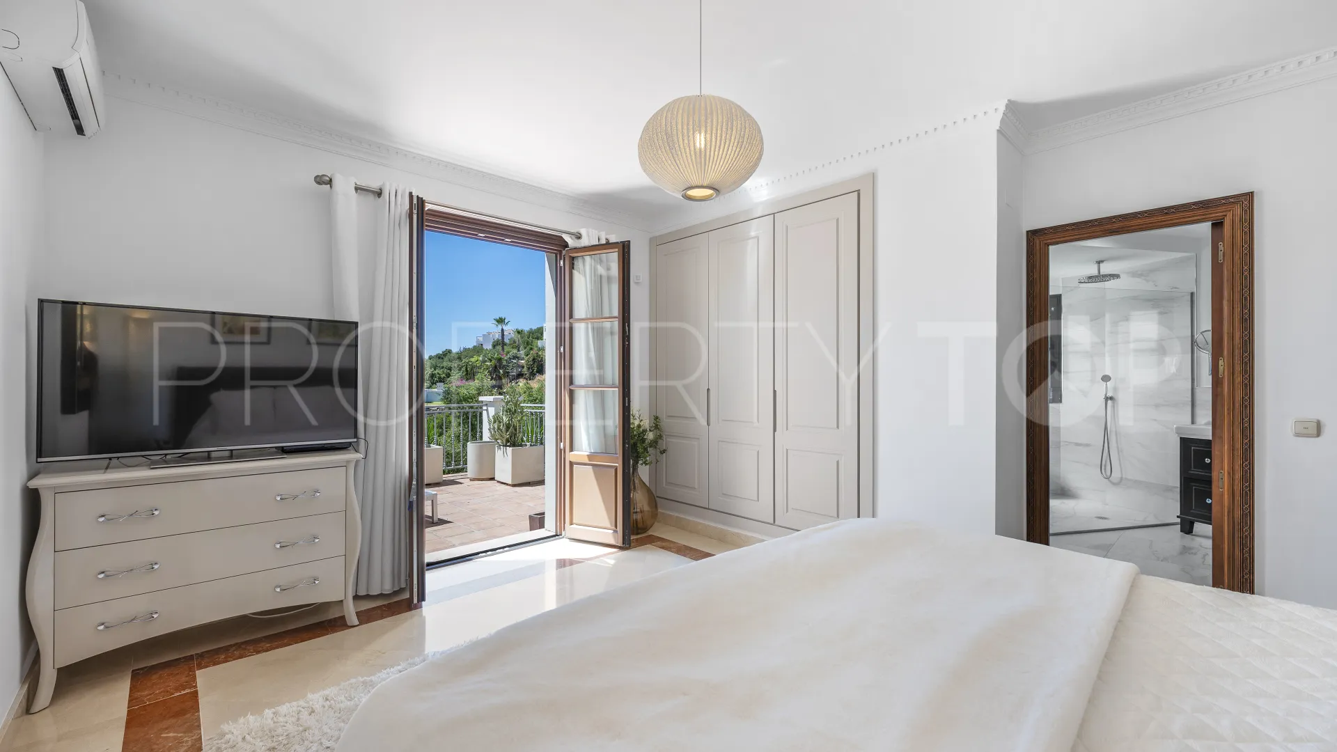 For sale villa in La Resina Golf