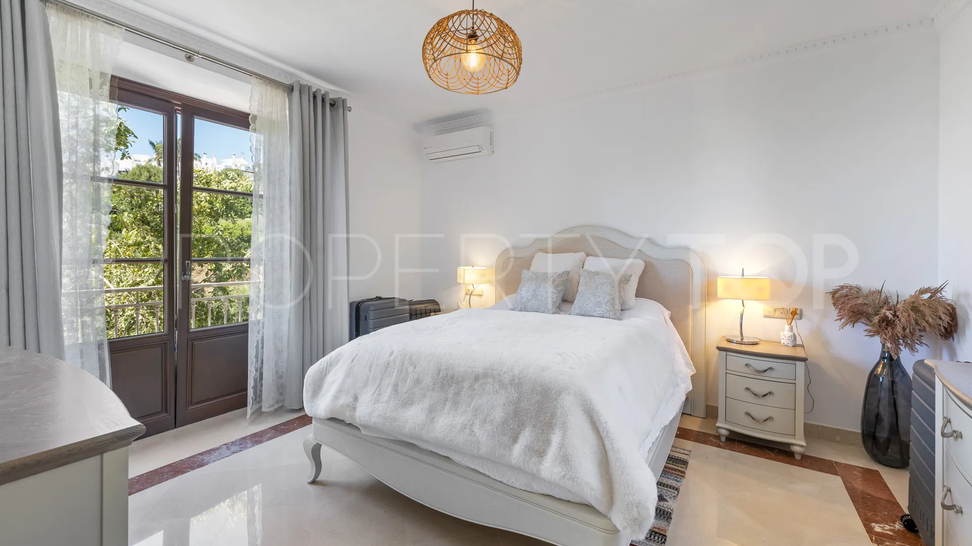 For sale villa in La Resina Golf