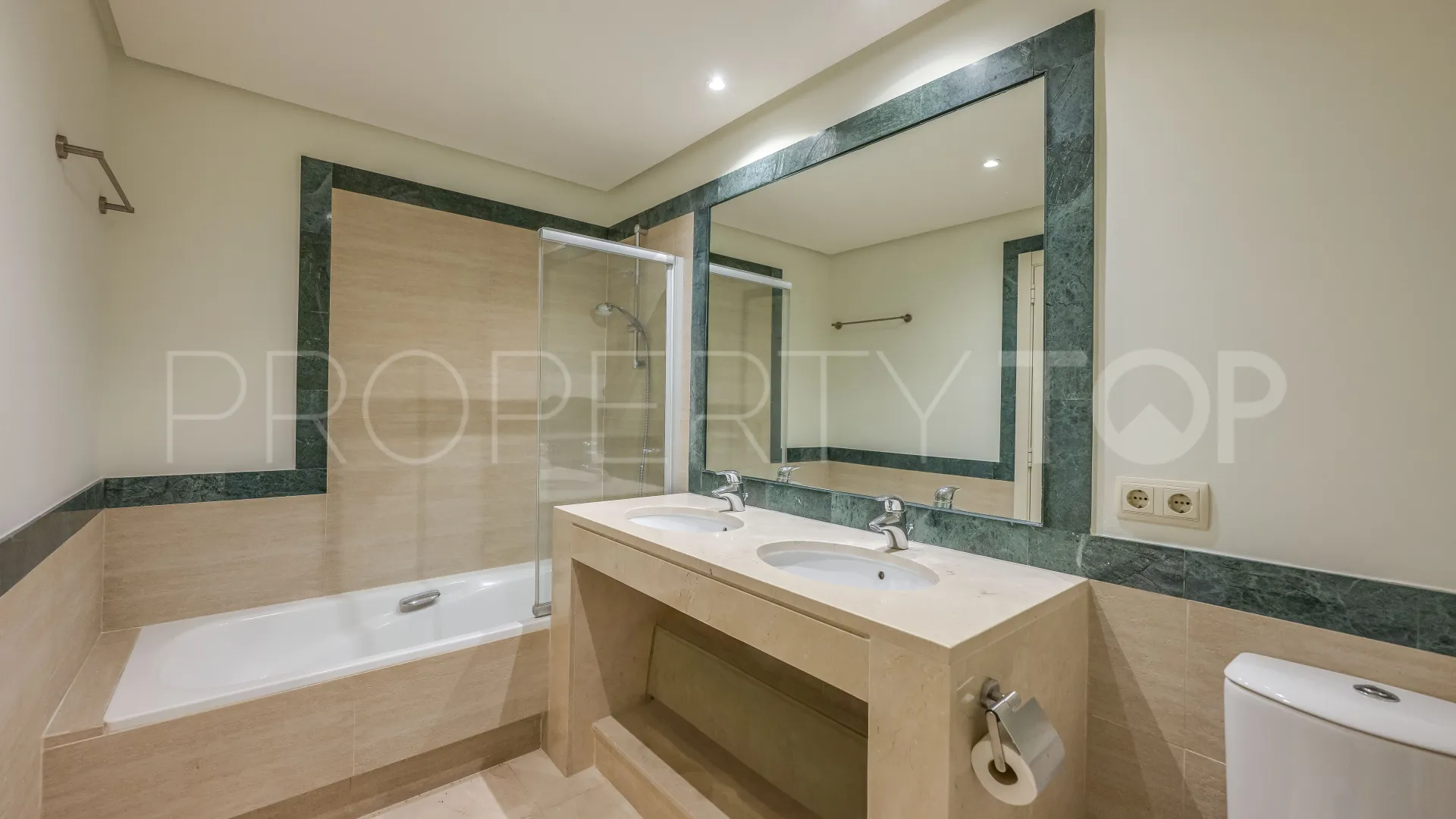 For sale Altos de La Quinta 2 bedrooms apartment