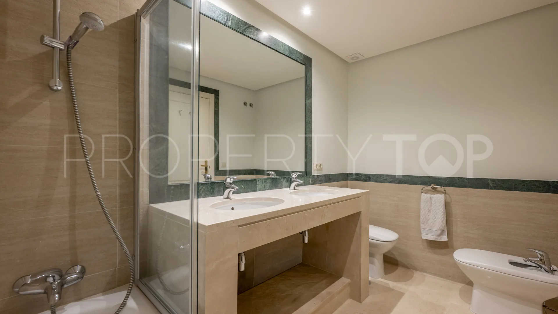 For sale Altos de La Quinta 2 bedrooms apartment